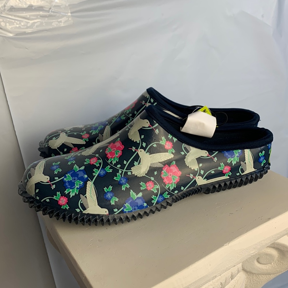 NWT Western Chief Waterproof Garden Clog Navy with Hummingbirds